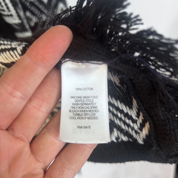 Kaisely Black White Southwestern Hooded Shawl Poncho Sweater Size Medium - Picture 10 of 11